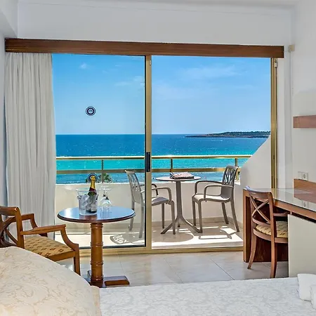 ホテル Biniamar カラ・ミラー