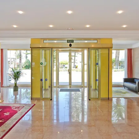 Biniamar カラ・ミラー