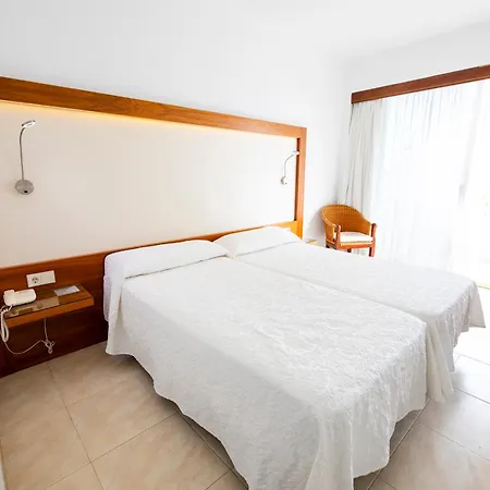 Готель Biniamar Кала-Мільор